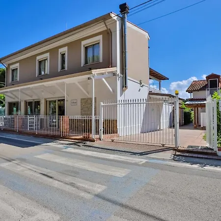 Bed & Breakfast Il Pineto Food & *
